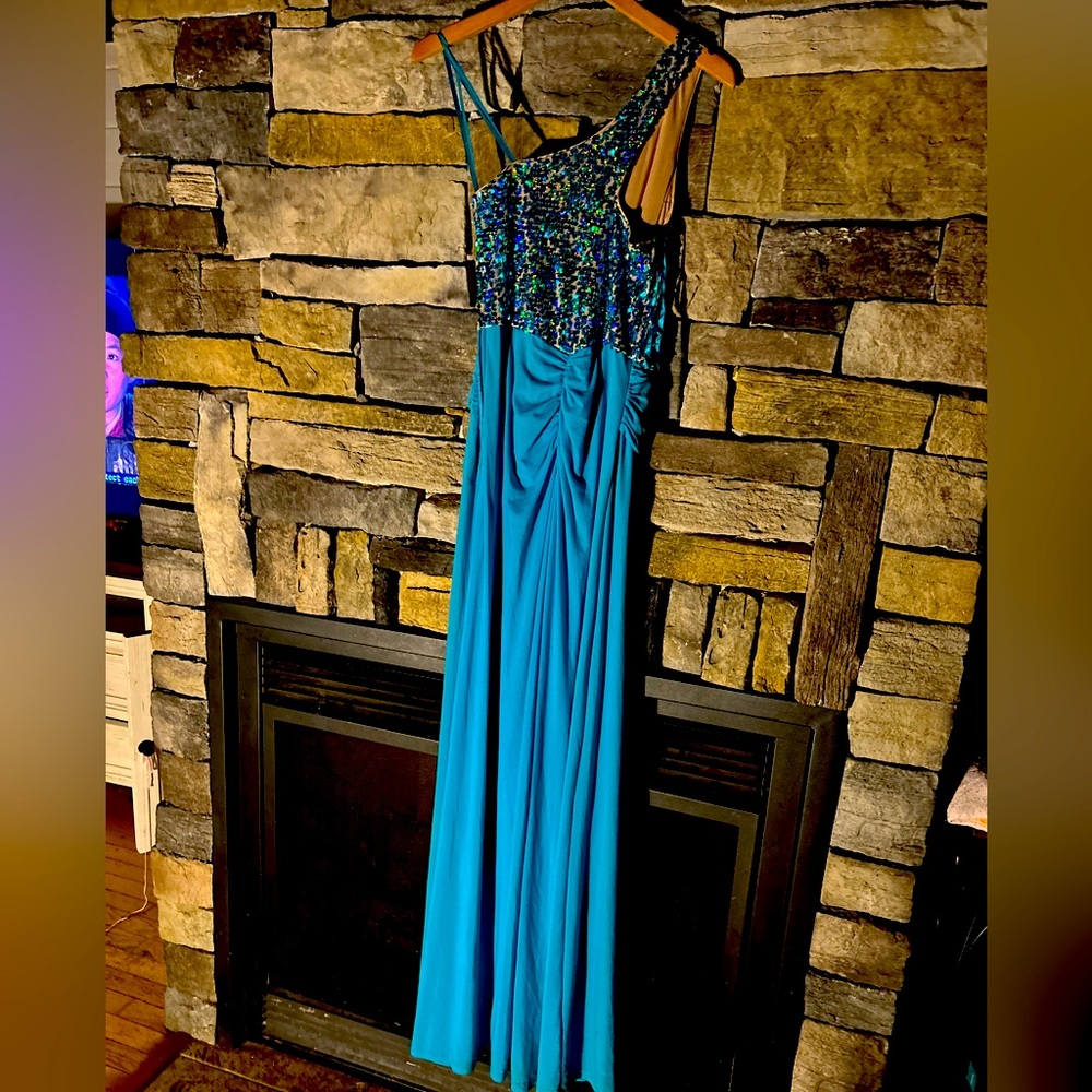 Brand New gorgeous formal sequined gown